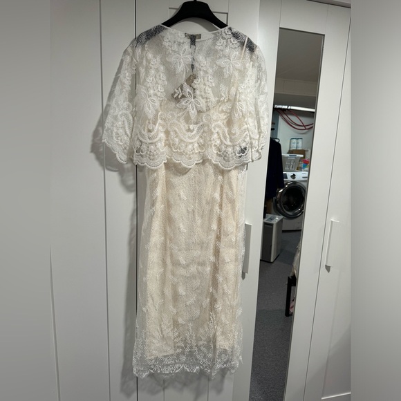 Burberry Lace And Silk Shift Dress In Natural White - Picture 3 of 4